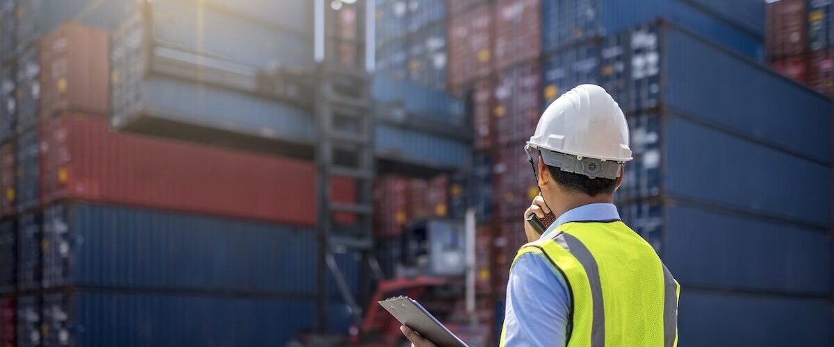 Foreman control loading Containers box